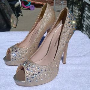 Beautiful Lauren Loraine Champagne Pumps Bridal